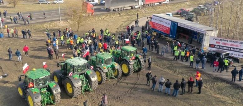 Fermierii polonezi închid frontierele pentru camioanele ucrainene