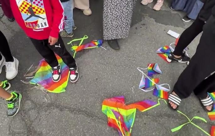 Mai mult de jumătate dintre părinții din Ottawa nu-și mai trimit copiii la școală din cauza activităților LGBTQ din Luna Mândriei