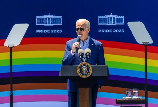 Biden împodobește Casa Alba cu drapelul „progresist” LGBTQ pentru evenimentul "Mândriei": "Sunt cei mai curajoși și cei mai inspirați oameni pe care i-am cunoscut vreodată"