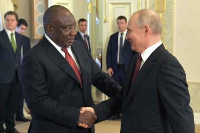 Putin se declară „pregătit” pentru dialog și apreciază „abordarea echilibrată” a conflictului în fața delegației africane