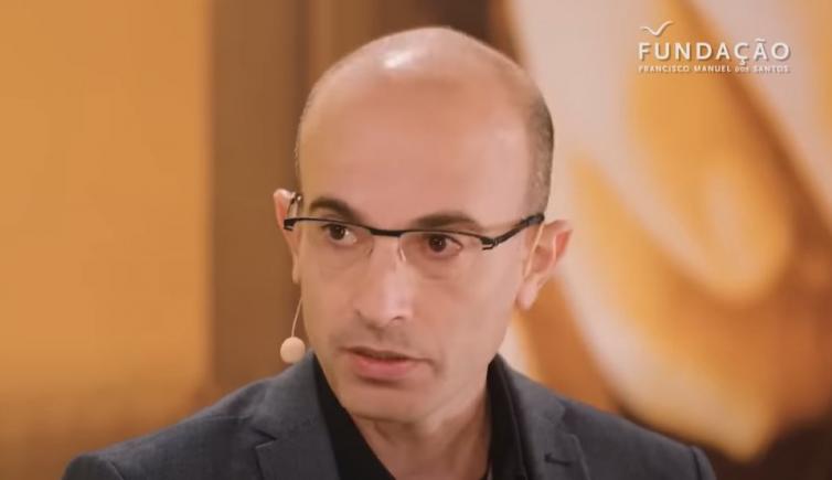 Yuval Harari sugerează ca Biblia să fie rescrisă  de către inteligența artificială pentru „religii cu adevărat corecte”