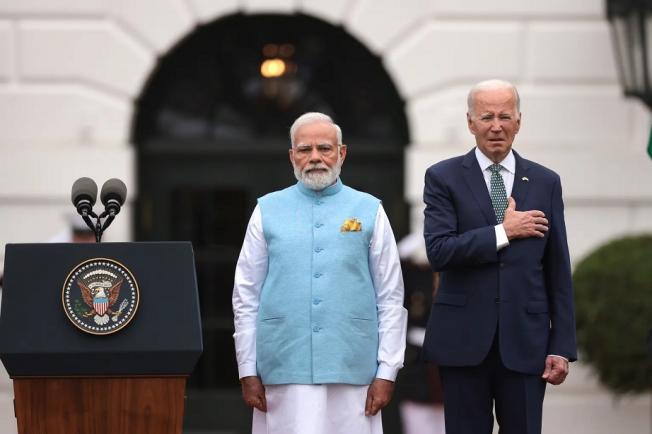 Biden ironizat pentru că a pus mâna la inimă la imnul național al Indiei: „Amuzant dacă nu ar fi atât de trist”