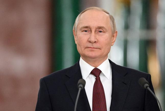 Moscova are o „rezervă bună” de bombe cu dispersie, spune Vladimir Putin