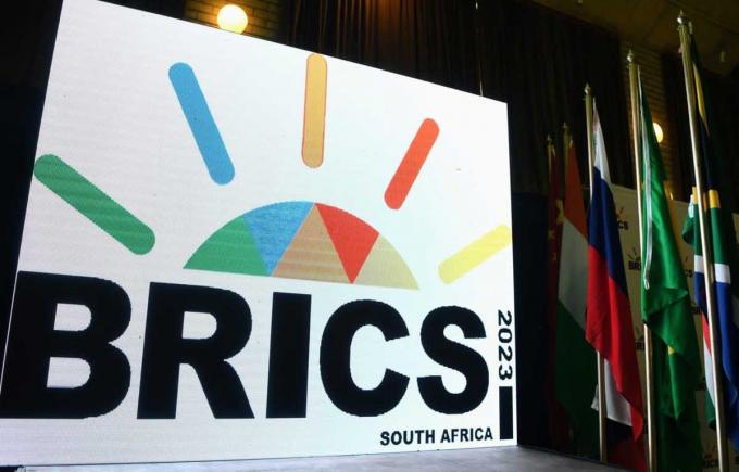 Peste 40 de țări cer să se alăture BRICS pentru a se îndepărta de ordinea mondială condusă de Occident 