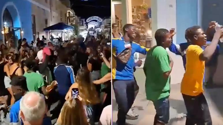 În Lampedusa locuitori si turiști dansează cu migranții pe stradă 