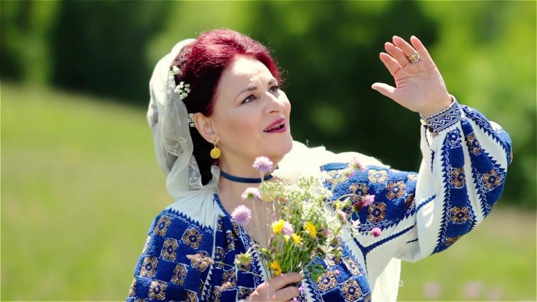 La mulți ani, Elisabeta Turcu Juverdeanu! Una dintre marile voci ale muzicii populare românești