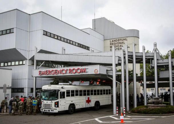 New York Times: Un spital al armatei americane din Germania îi tratează pe americanii răniți în Ucraina