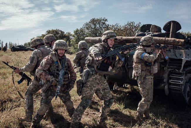 Soldații ucraineni dezamăgiți de antrenamentele NATO: „Le-am spus lor, antrenorilor NATO, că manualele lor nu se aplică la noi”
