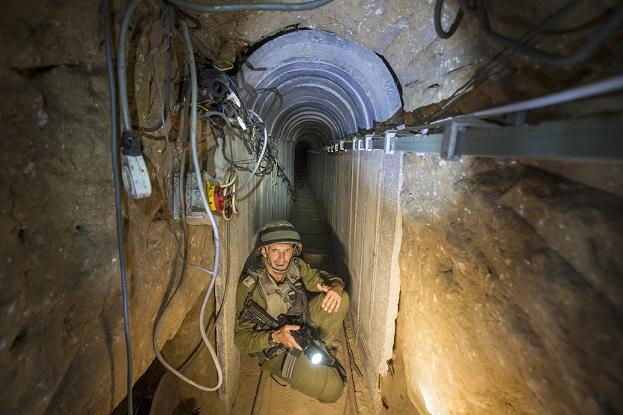 Seymour Hersh: Soldații Hamas încă în viață în tuneluri se vor sufoca în curând din lipsa combustibilului pentru generatoare