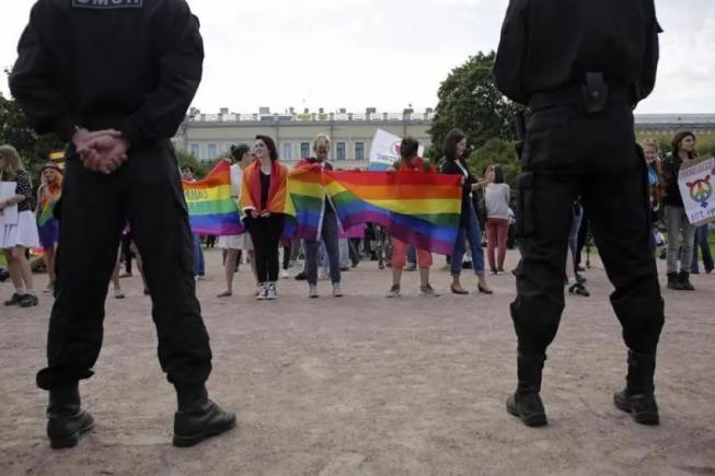 Rusia vrea să interzică „mișcarea internațională LGBT” din cauza „extremismului”