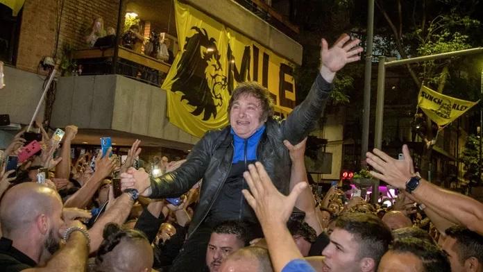 Cine este Javier Milei, „Trump din Pampas”, noul președinte argentinian "anti-sistem"?