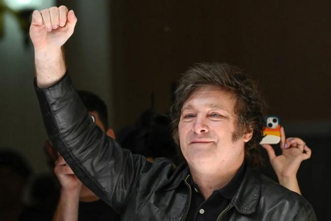 Libertarianul anti-progresist Javier Milei a fost ales președinte al Argentinei