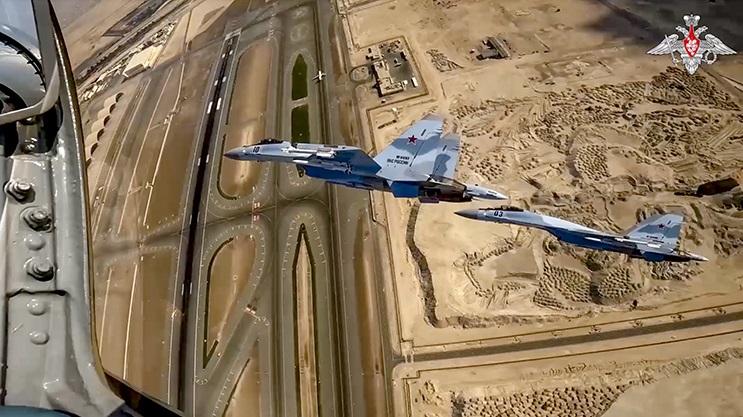 Avionul lui Putin a sosit la Abu Dhabi încadrat de patru avioane de luptă Su-35