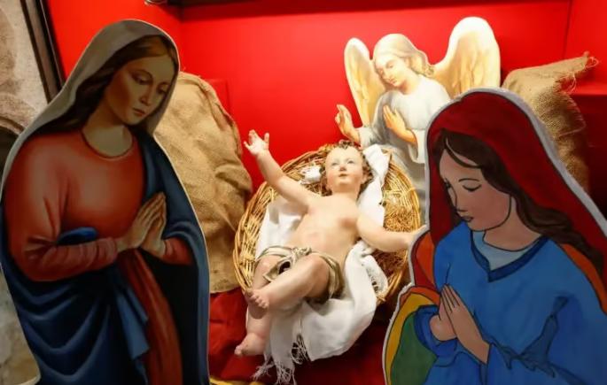 Italia: o scenă a Nașterii Domnului cu „două mame” ale Pruncului Isus a stârnit furie printre credincioși