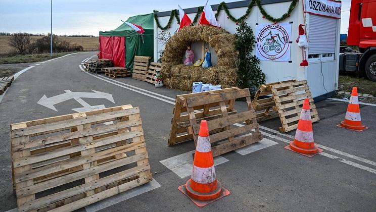Fermierii polonezi vor relua blocarea trecerii frontierei cu Ucraina