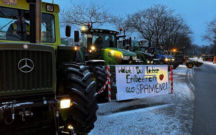 Fermierii germani blochează drumurile pentru a protesta împotriva reducerii subvențiilor