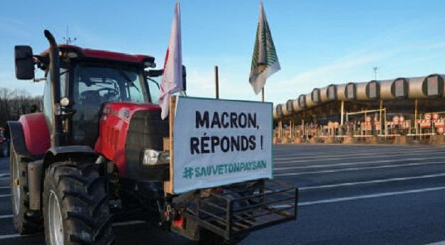 Fermierii francezi se pregătesc pentru o confruntare lungă în timp ce lansează „asediul Parisului”