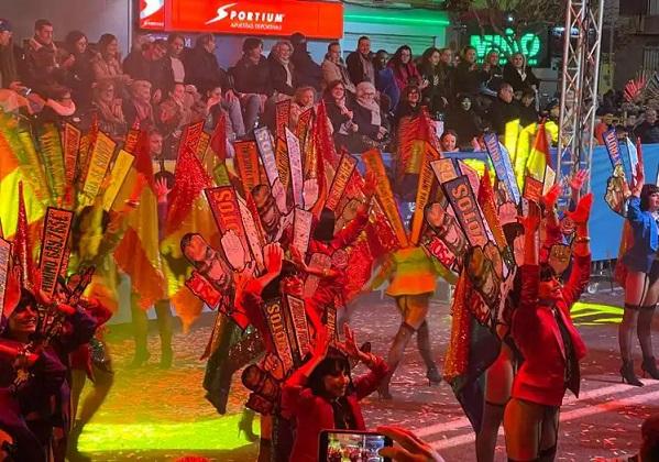 Spania: la carnavalul din Torrevieja copiii au defilat îmbrăcați în prostituate cu steaguri LGBT