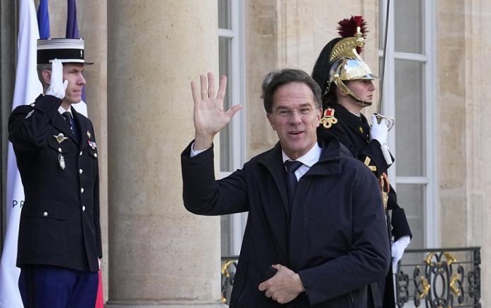 Marea Britanie se alătură SUA pentru a-l sprijini pe olandezul Rutte să conducă NATO