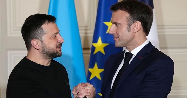 Emmanuel Macron spune că trimiterea de trupe occidentale în Ucraina nu poate fi „exclusă”