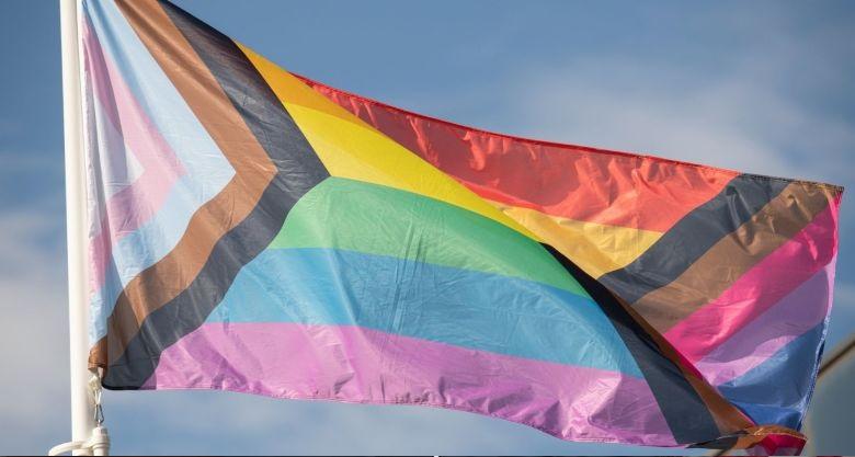 Primarul Londrei Sadiq Khan a sărbatorit Paștele arborând noul steag de "mândrie LGBT"