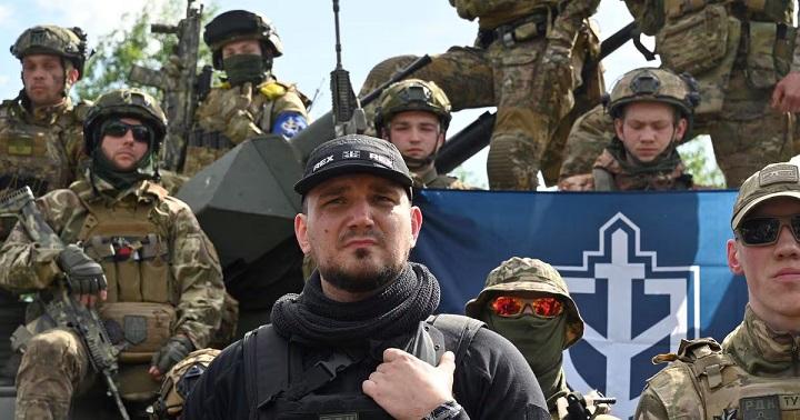 Politico: Ucraina se aliază cu neo-naziștii ruși pentru lupta împotriva lui Putin