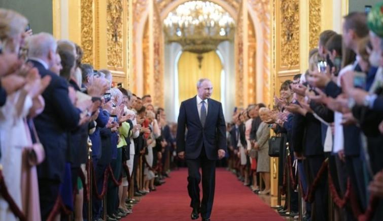 Franța, Ungaria și Slovacia au fost prezente la ceremonia de învestitură a lui Vladimir Putin  în ciuda cererii Ucrainei de a nu participa