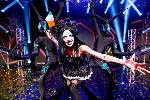 Cântăreața non-binară irlandeză Bambie Thug s-a calificat în finală la Eurovision cu un dans și un cântec inspirat de un ritual satanic
