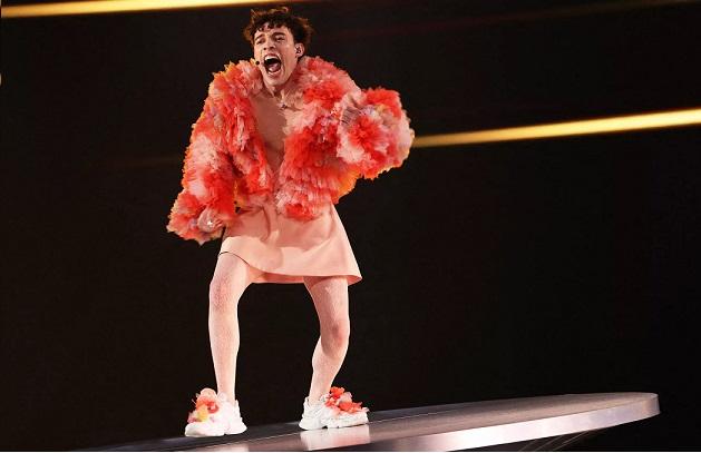 Eurovision, o estetică a urâțeniei: "Omul nou" va fi un obez tatuat pe față, prăbușit psihologic, rătăcind prin lume în căutarea identității sale