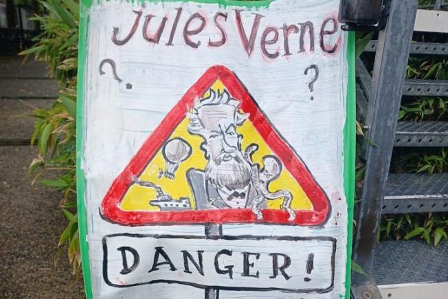 "Prea alb”, „un burghez rasist și sexist”: activiștii woke se opun unui proiect de muzeu dedicat lui Jules-Verne