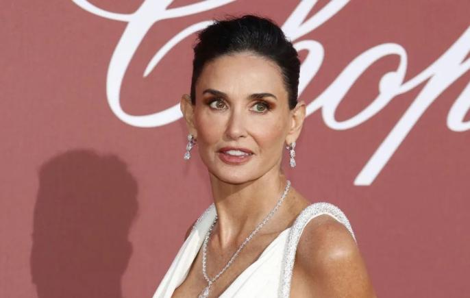 Litri de Botox au "urcat" treptele Festivalului de la Cannes: vor avea într-o zi femeile dreptul să îmbătrânească în pace?