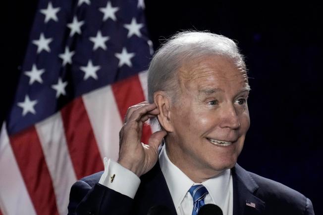 În spatele ușilor închise, Biden dă semne ca derapează: vârsta lui  a devenit o problema majora în campania sa, scrie Wall Street Journal