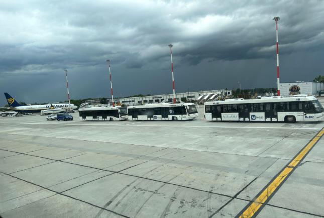 Alertă cu bombă la bordul unui avion care a aterizat de urgență pe Aeroportul Otopeni