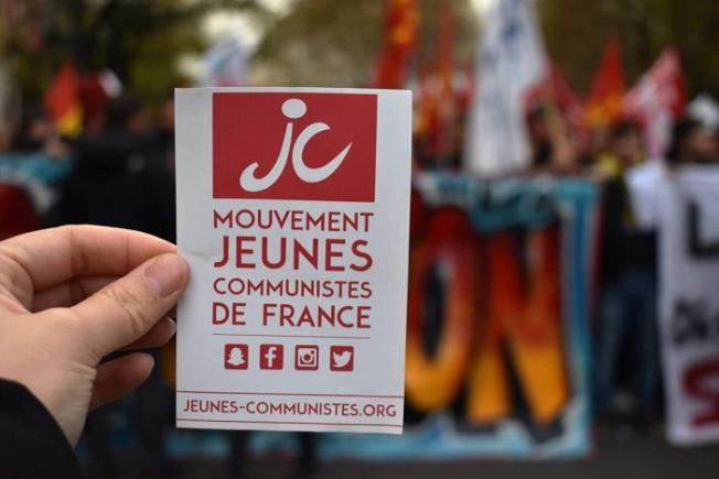 Șefii corporațiilor din Franța se grăbesc să stabilească contacte cu partidul lui Marine Le Pen după ce s-au speriat de politicile stângii