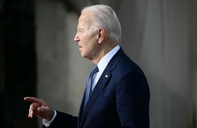 Biden a spus că este „prima femeie de culoare care servește un președinte de culoare”