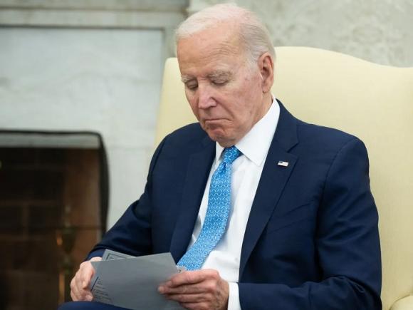 Cum a ascuns Casa Albă declinul fizic al lui Joe Biden