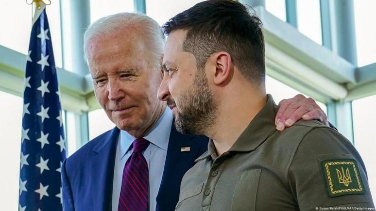 Zelensky respectă „decizia dificilă, dar puternică luată astăzi de Joe Biden"