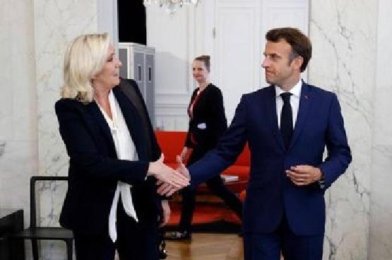 Dușmani ieri, aliați astăzi: Macron și Le Pen au orchestrat în secret numirea primului ministru Michel Barnier