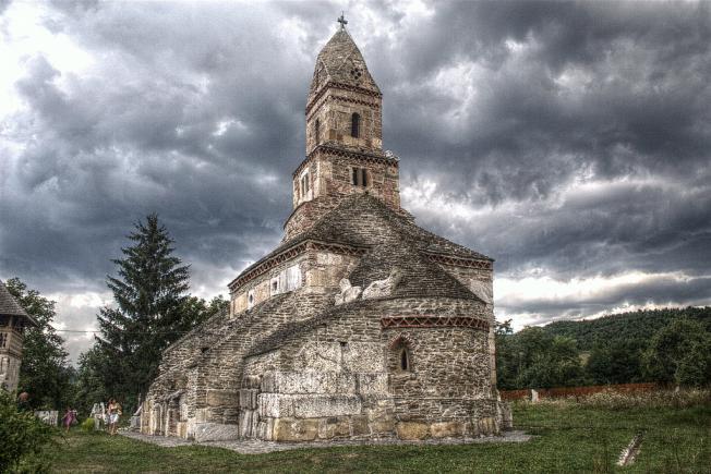 Fabuloasa Romanie. Pe pământul vechii Dacii. Biserica Sf. Nicolae din Densuș