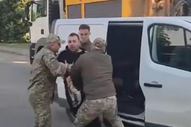 Un bărbat care a încercat să scape de mobilizarea militară a fost găsit mort în centrul de înrolare