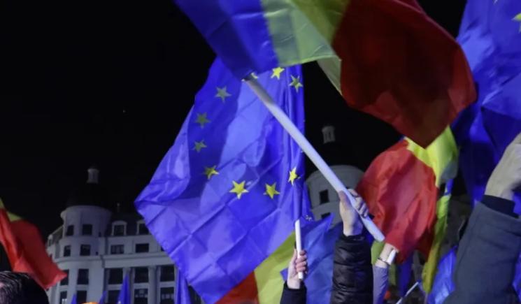 Politico: Pro-europenii din România se tem că Putin îi împinge înapoi la dictatură 