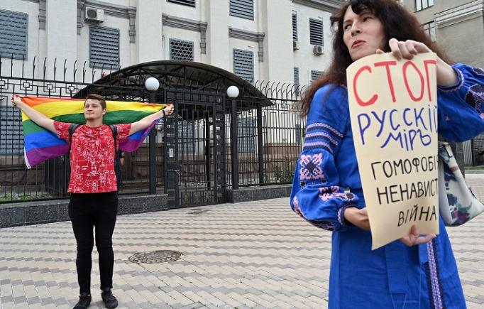 Rusia: Organizatorul „de excursii LGBT” găsit mort în închisoare