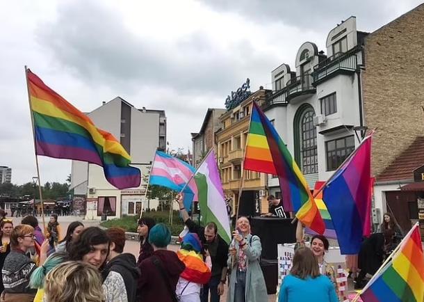 Cum a cheltuit USAID milioane pentru programele LGBTQ în lume: opere transgender în Columbia sau extinderea ateismului în Nepal