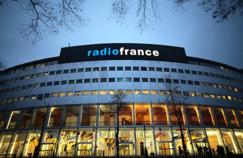 Radio France: România – Un bastion al democrațiilor liberale ale cărui fisuri apar acum în plină zi