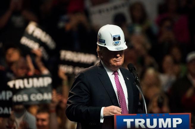 Trump: „Autorizăm producerea de energie cu cărbune curat”