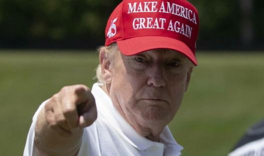 Donald Trump: "Nu a fost anunțată nicio „excepție” de la taxe! NIMENI nu scapă basma curată"