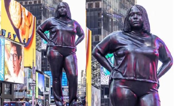 O noua statuie „woke” instalată în Times Square stârnește controverse: „Nu combate stereotipurile, le întărește”