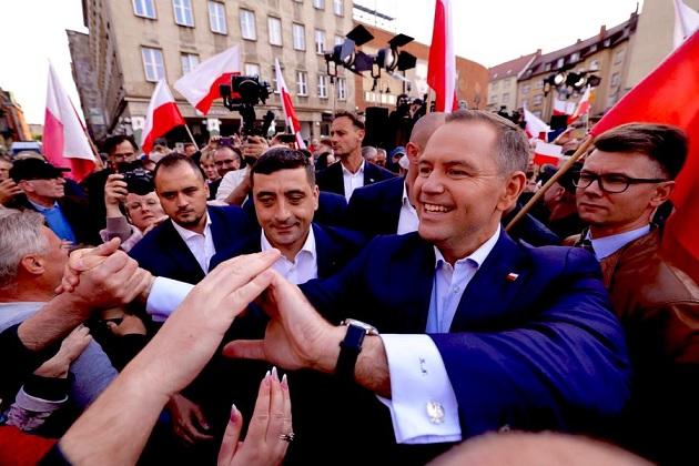 Un deputat polonez propune o alianță regională Polonia–România–Cehia–Ungaria pentru a contracara influența Germaniei și îl susține pe George Simion