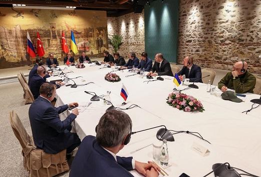 Delegația ucraineană de la Istanbul folosește un „interpret” pentru a comunica cu omologii ruși, nu este clar de ce