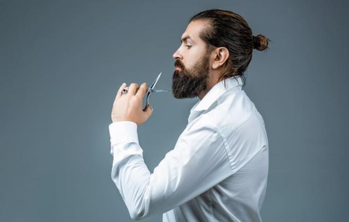 Cum să îngrijești corect barba și mustața 